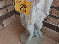 Lot 89 - betonnen tuinbeeld - afbeelding 3 van  3