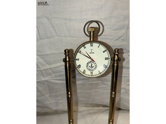 Lot 89 - glazen tafeluurwerk op bronzen voet met kompas, travertal sw - afbeelding 2 van  4