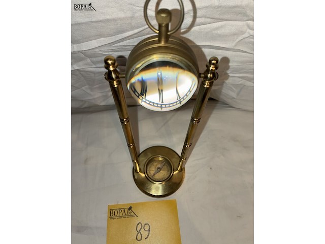 Lot 89 - glazen tafeluurwerk op bronzen voet met kompas, travertal sw - afbeelding 3 van  4