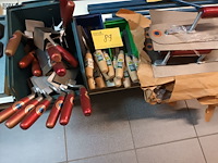 Lot 89 - handgereedschap voor metsers. 62 stuks - afbeelding 2 van  5