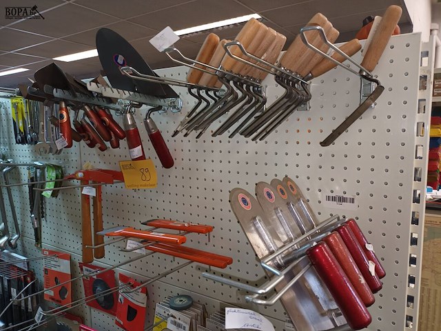 Lot 89 - handgereedschap voor metsers. 62 stuks - afbeelding 3 van  5