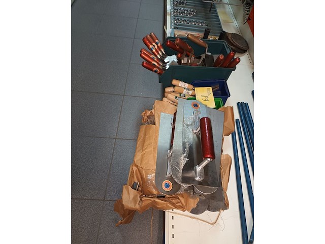 Lot 89 - handgereedschap voor metsers. 62 stuks - afbeelding 4 van  5