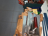 Lot 89 - handgereedschap voor metsers. 62 stuks - afbeelding 4 van  5