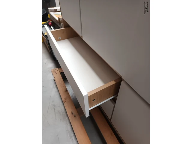 Lot 89 - kleerkast - afbeelding 4 van  4