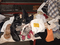 Lot 89 - lot kledij en schoenen - afbeelding 2 van  3