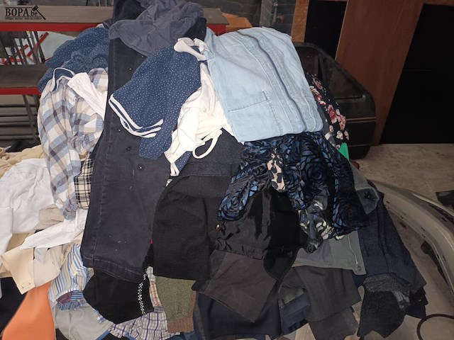 Lot 89 - lot kledij en schoenen - afbeelding 3 van  3