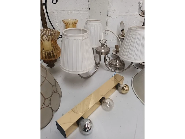 Lot 89 - lusters en verlichting. 9 stuks - afbeelding 4 van  6