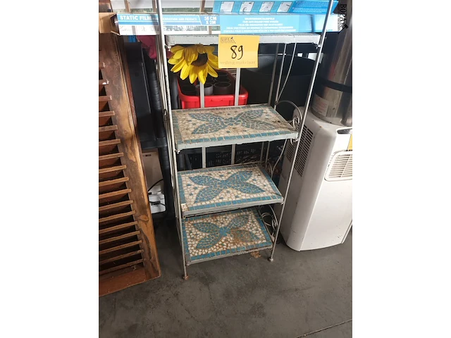 Lot 89 - metalen rekje met tegeltjes - afbeelding 1 van  4
