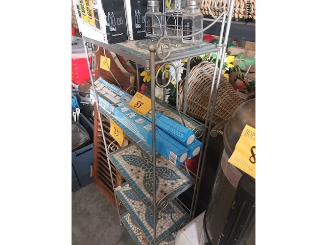 Lot 89 - metalen rekje met tegeltjes - afbeelding 4 van  4