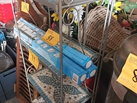 Lot 89 - metalen rekje met tegeltjes - afbeelding 4 van  4