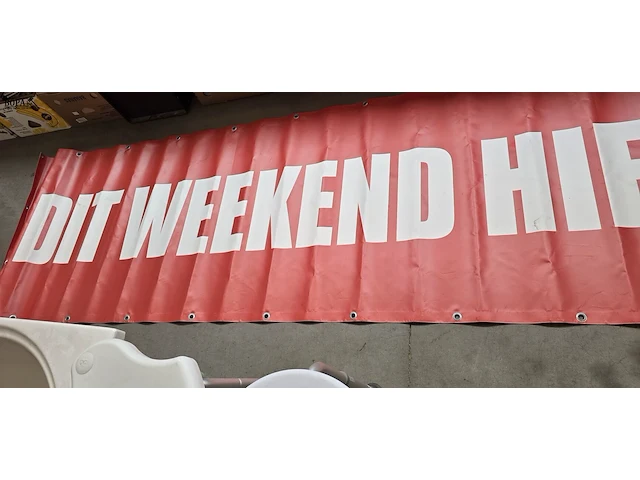 Lot 89 - reclame spandoek tekst 'dit weekend hier rommelmarkt' - afbeelding 3 van  4