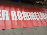 Lot 89 - reclame spandoek tekst 'dit weekend hier rommelmarkt' - afbeelding 4 van  4