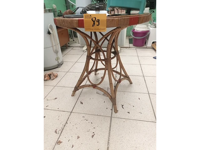 Lot 89 - rotan bijzettafel - afbeelding 1 van  3