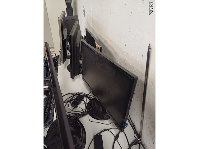 Lot 89 - samsung scherm. 3 stuks (h) - afbeelding 5 van  11