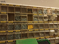 Lot 89 - sorteerbakken met materiaal - afbeelding 1 van  4