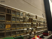 Lot 89 - sorteerbakken met materiaal - afbeelding 2 van  4