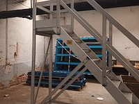 Lot 892 - mobiele industriële steektrap - afbeelding 3 van  4