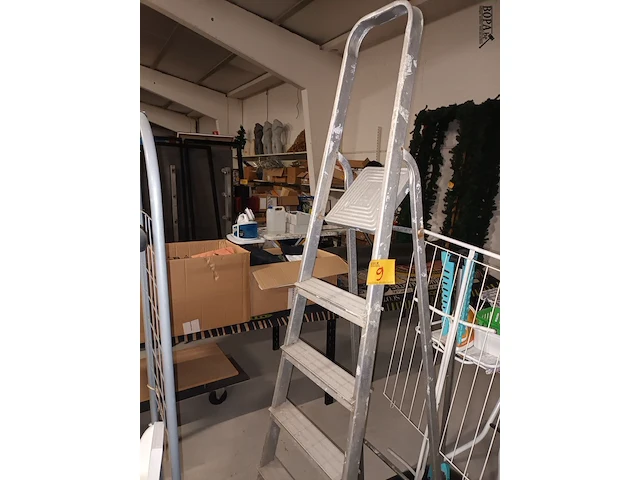 Lot 9 - aluminium trapladder - afbeelding 1 van  2