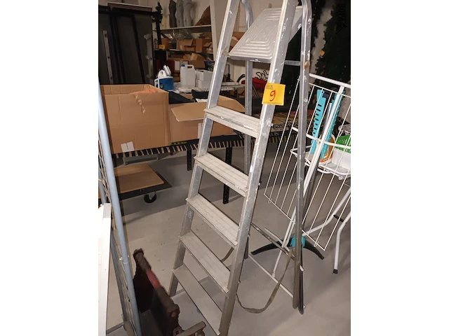 Lot 9 - aluminium trapladder - afbeelding 2 van  2