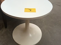 Lot 9 - bijzettafel - afbeelding 1 van  4