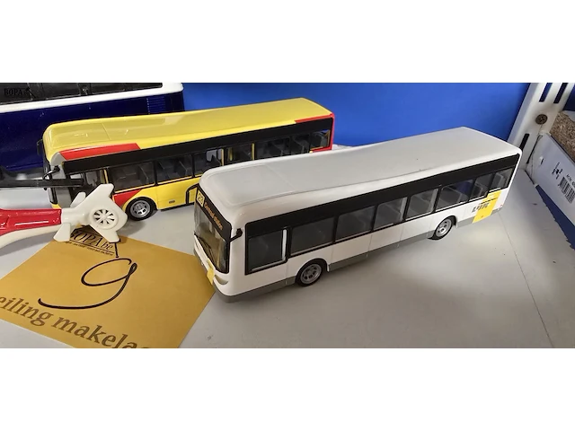 Lot 9 - busje, helikopter en 2 lijn bussen - afbeelding 3 van  4