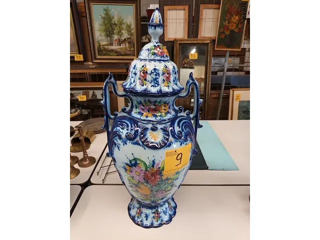 Lot 9 - dekselvaas - afbeelding 1 van  5