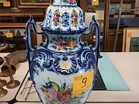 Lot 9 - dekselvaas - afbeelding 1 van  5