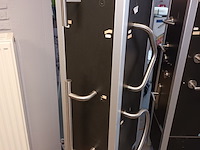 Lot 9 - demo stand met deurbeslag. 2 stuks - afbeelding 3 van  3