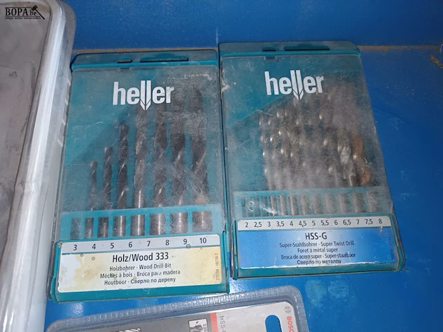 Lot 9 - diverse boren in metalen koffer - afbeelding 2 van  4
