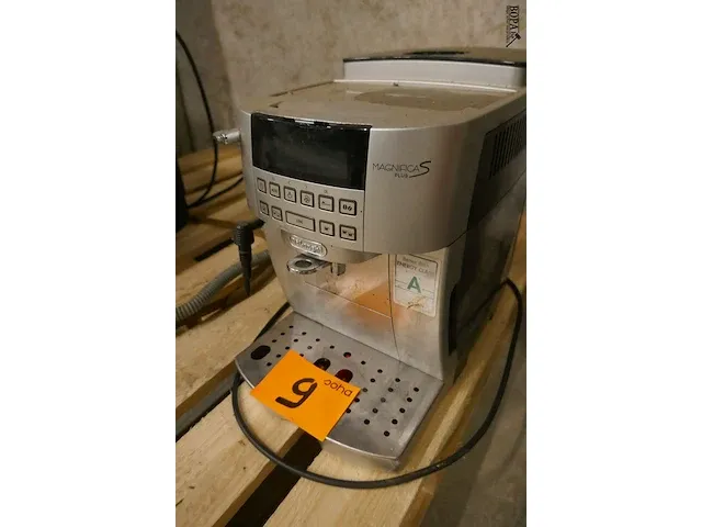 Lot 9 - espressomachine delonghi - afbeelding 1 van  3
