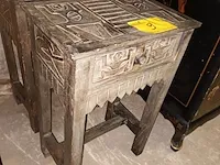 Lot 9 - houten bijzettafeltjes. 2 stuks - afbeelding 2 van  4