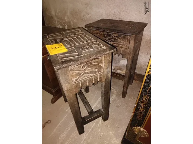 Lot 9 - houten bijzettafeltjes. 2 stuks - afbeelding 4 van  4