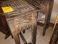 Lot 9 - houten bijzettafeltjes. 2 stuks - afbeelding 4 van  4