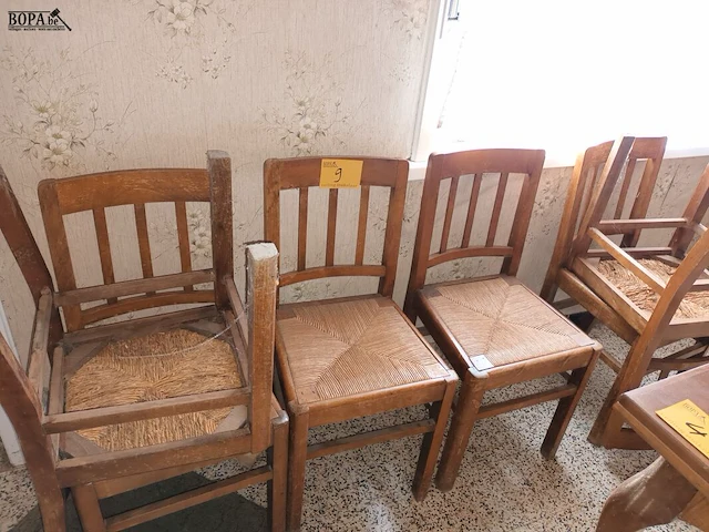 Lot 9 - houten stoelen. 6 stuks - afbeelding 1 van  3