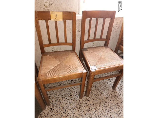 Lot 9 - houten stoelen. 6 stuks - afbeelding 2 van  3