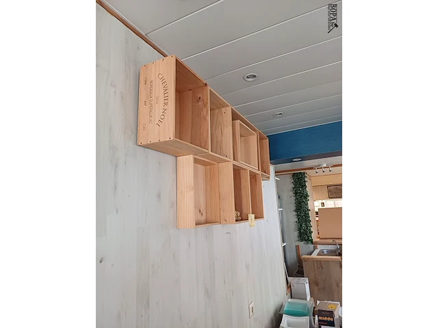 Lot 9 - houten wijnbakjes - afbeelding 2 van  3