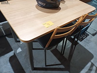 Lot 9 - keukentafel met stoelen