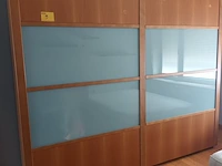 Lot 9 - kleerkast - afbeelding 1 van  4