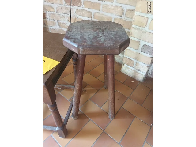 Lot 9 - krukje en bijzettafeltje - afbeelding 3 van  3