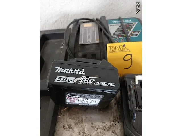 Lot 9 - lader en batterijen makita - afbeelding 3 van  3