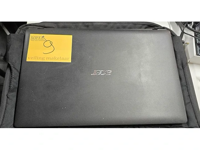 Lot 9 - laptop acer met lader en laptopzak - afbeelding 1 van  8