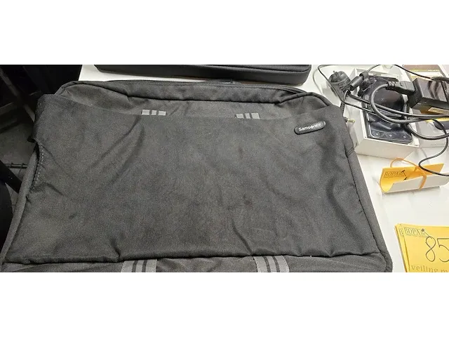 Lot 9 - laptop acer met lader en laptopzak - afbeelding 2 van  8