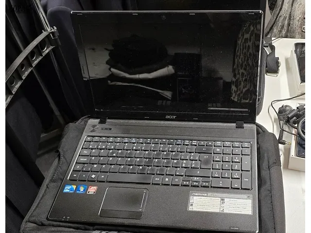Lot 9 - laptop acer met lader en laptopzak - afbeelding 3 van  8