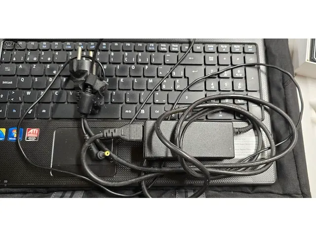 Lot 9 - laptop acer met lader en laptopzak - afbeelding 6 van  8