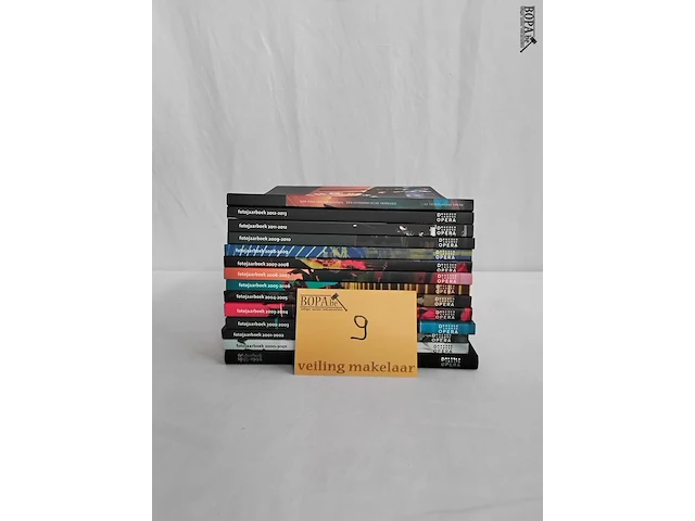 Lot 9 - lot boeken, foto jaarboeken opera, 14 stuks - afbeelding 1 van  1