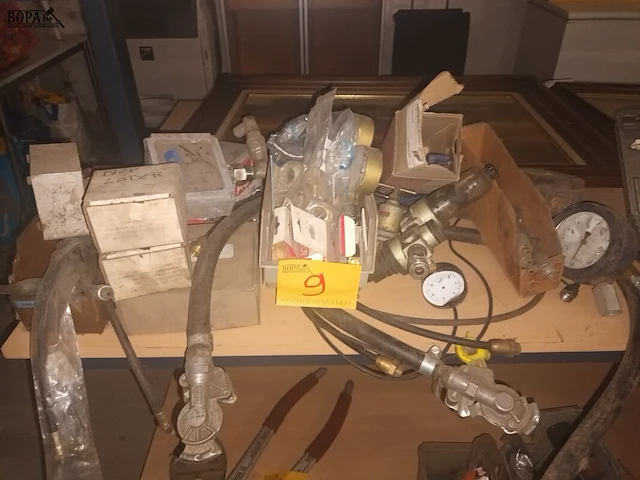 Lot 9 - lot diverse drukmeters - afbeelding 1 van  6
