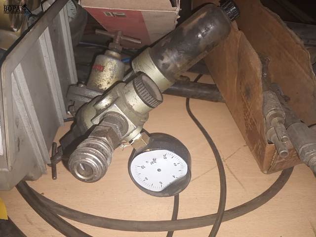 Lot 9 - lot diverse drukmeters - afbeelding 3 van  6