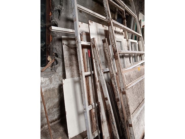 Lot 9 - lot hout - afbeelding 2 van  2