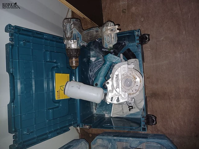 Lot 9 - makita werkmachines - 2 stuks - afbeelding 1 van  4
