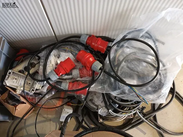 Lot 9 - materiaal voor elektrische installaties - afbeelding 2 van  8